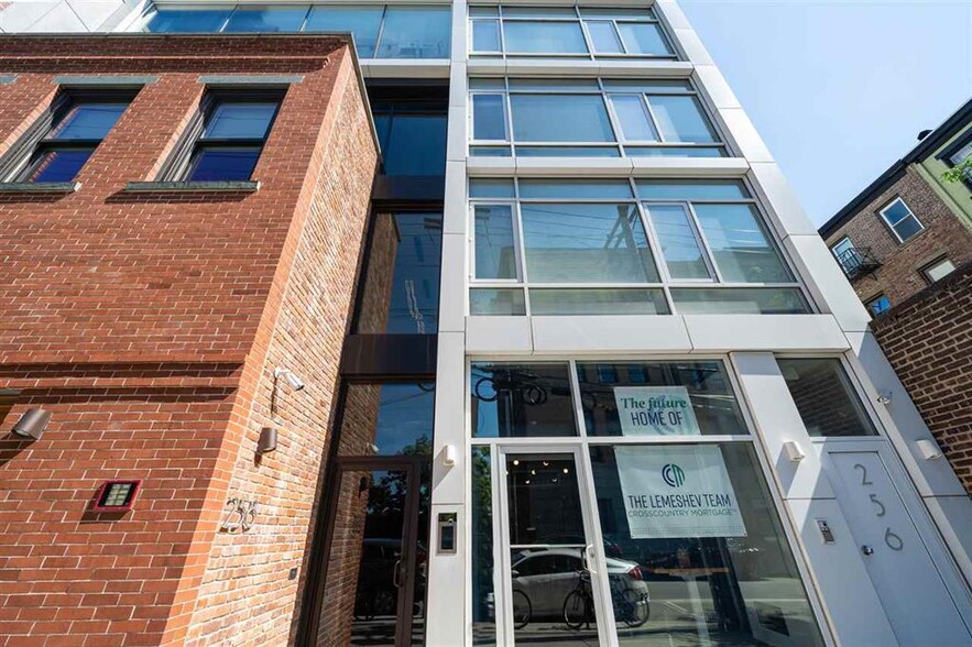 258 Newark St, Hoboken, NJ à louer - Photo de l’immeuble – Image 1 sur 18