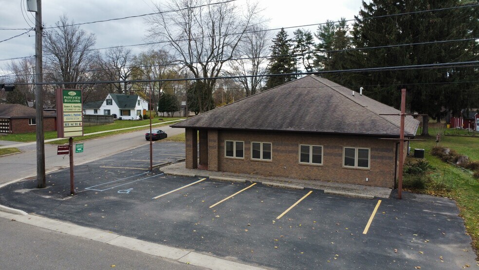 601 W Corunna Ave, Corunna, MI à louer - Photo de l’immeuble – Image 3 sur 8