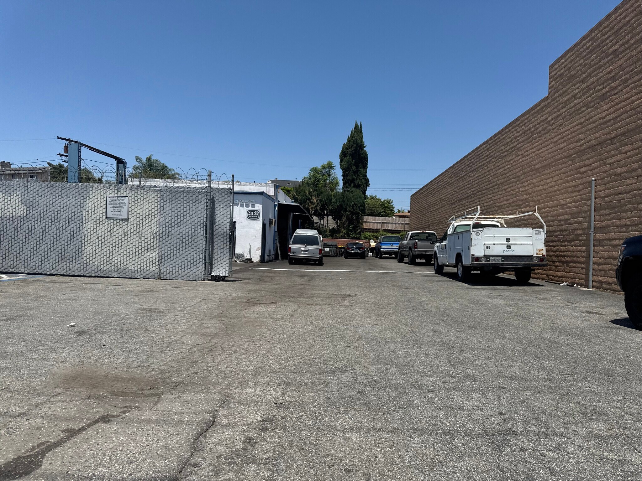 14253 Imperial Hwy, La Mirada, CA à vendre Photo de l’immeuble– Image 1 sur 10