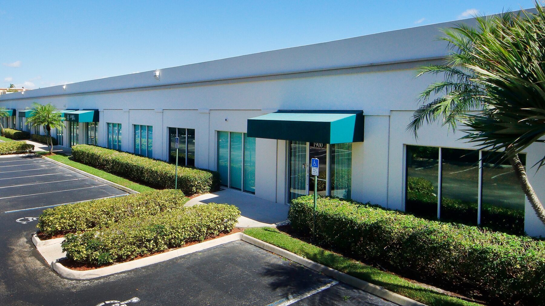 1900-1924 NW 84th Ave, Miami, FL à louer Photo de l’immeuble– Image 1 sur 2