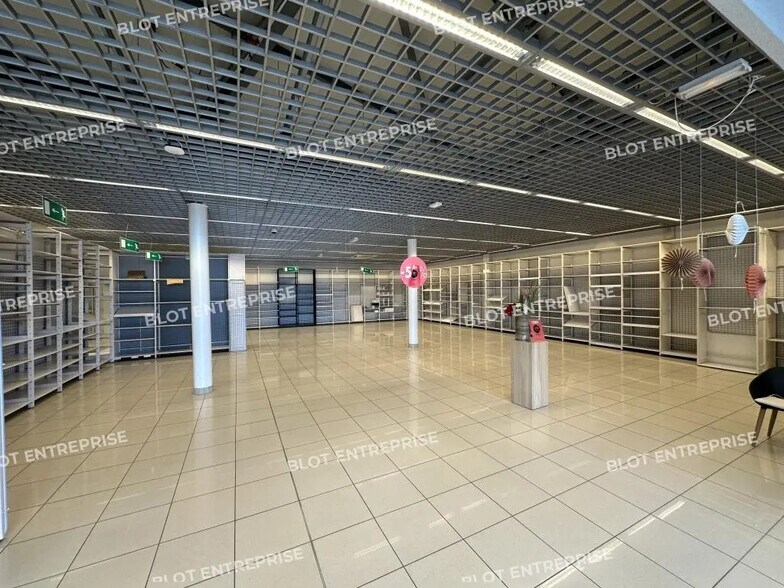 Local commercial dans Lorient à louer - Photo de l’immeuble – Image 2 sur 6