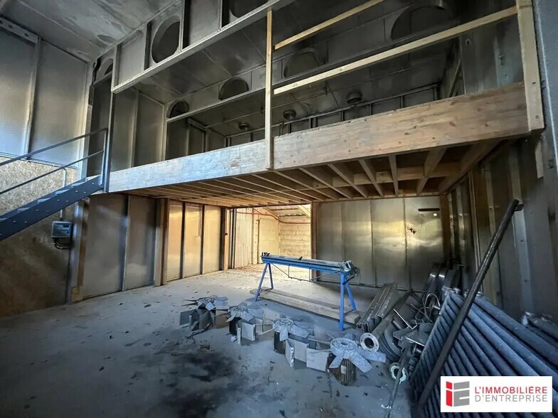 Local d’activités dans Saint-Guinoux à louer - Photo intérieure – Image 2 sur 2