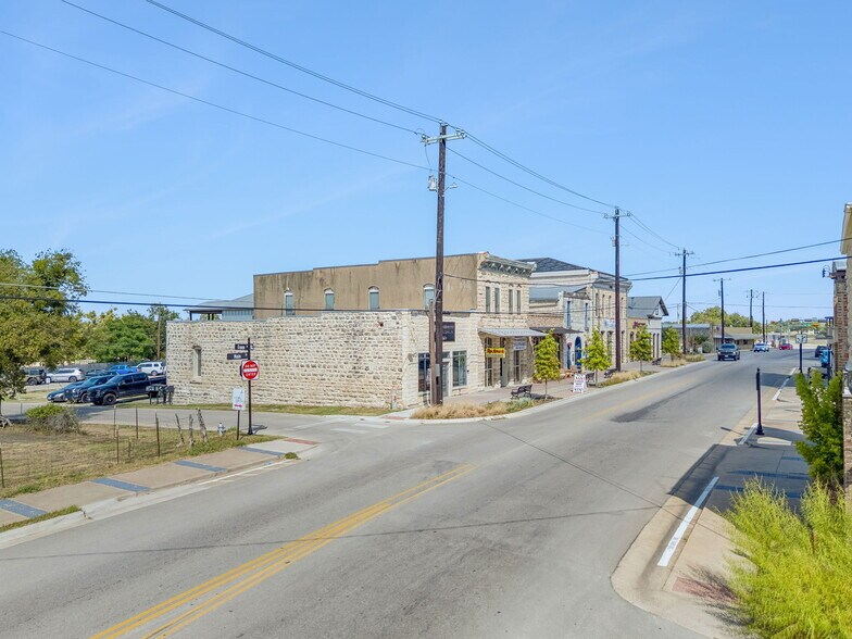 923 Main St, Liberty Hill, TX à vendre - Photo de l’immeuble – Image 3 sur 26