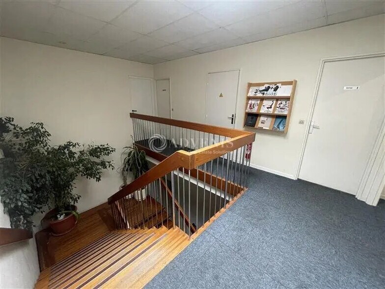 Bureau dans Tremblay-en-France à louer - Photo de l’immeuble – Image 3 sur 8