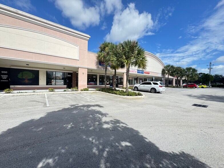 8053 W Oakland Park Blvd, Sunrise, FL à louer - Photo de l’immeuble – Image 3 sur 9
