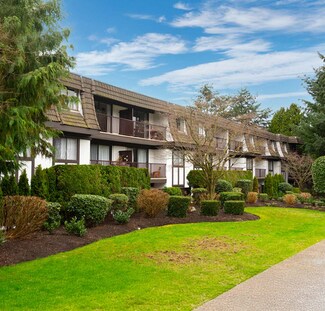 Plus de détails pour 309 3rd St W, North Vancouver, BC - Logement à vendre