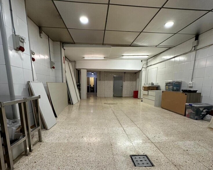 Immeuble residentiel dans Santa Coloma de Gramenet, Barcelona à vendre - Photo de l’immeuble – Image 2 sur 3