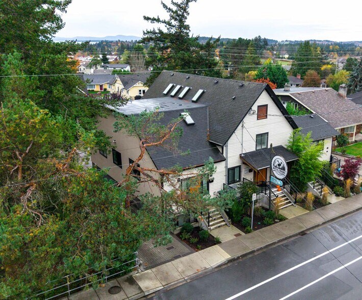 7925 E Saanich Rd, Capital, BC à vendre - Photo de l’immeuble – Image 3 sur 6
