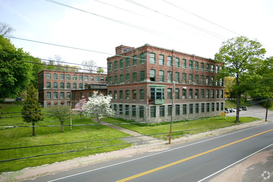 273 Riverside Ave, Bristol, CT à vendre - Photo de l’immeuble – Image 2 sur 6