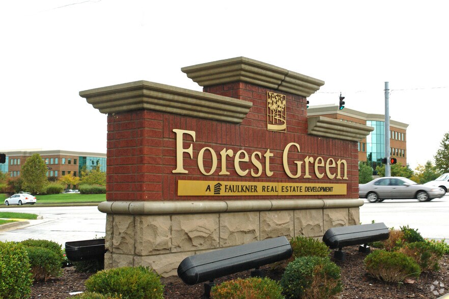 10001-10041 Forest Green Blvd, Louisville, KY à louer - Photo de l’immeuble – Image 2 sur 8