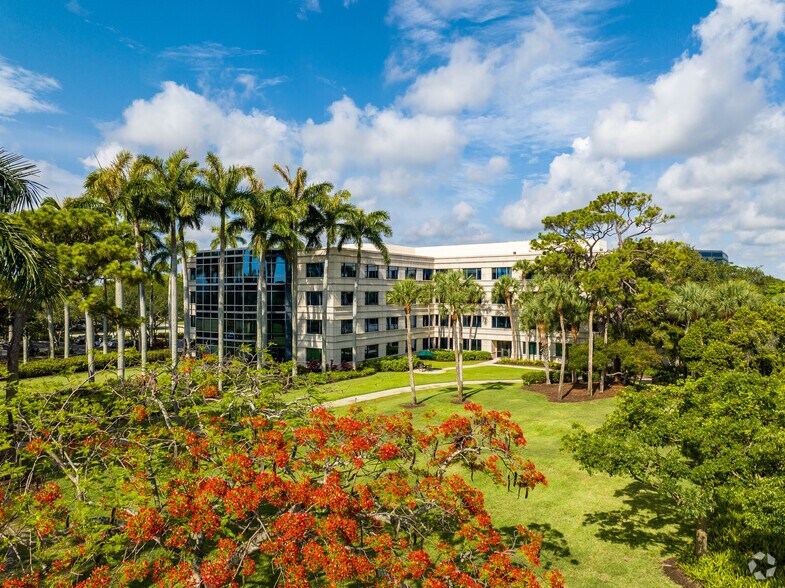 800 Fairway Dr, Deerfield Beach, FL à louer - Photo principale – Image 1 sur 30