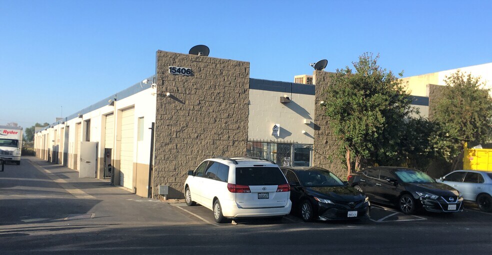 15406 Cabrito Rd, Van Nuys, CA à louer - Photo de l’immeuble – Image 1 sur 7
