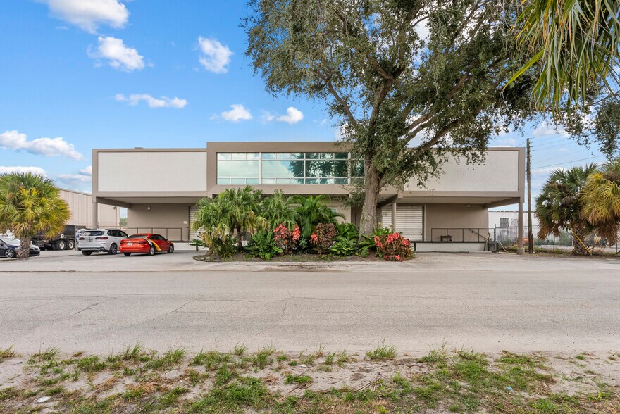2900 Tuxedo Ave, West Palm Beach, FL à louer - Photo de l’immeuble – Image 1 sur 17