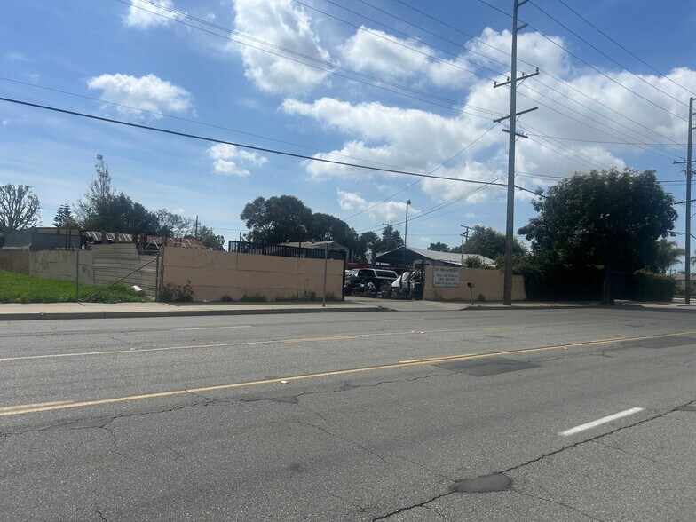 3226 W 5th St, Santa Ana, CA à vendre - Photo de l’immeuble – Image 2 sur 9