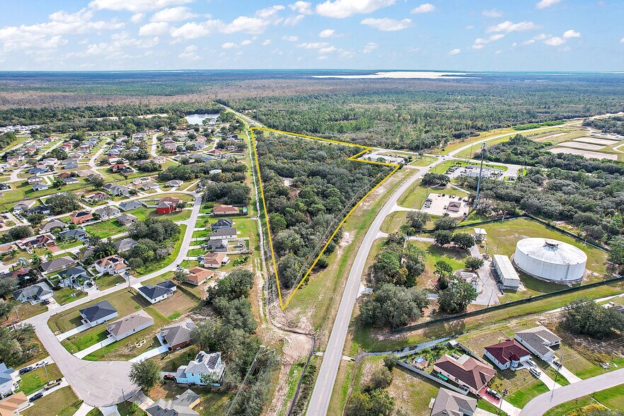000 Marigold Ave, Poinciana, FL à vendre - Photo de l’immeuble – Image 3 sur 18