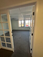 711 W 17th St, Costa Mesa, CA à louer Photo intérieure– Image 2 sur 23