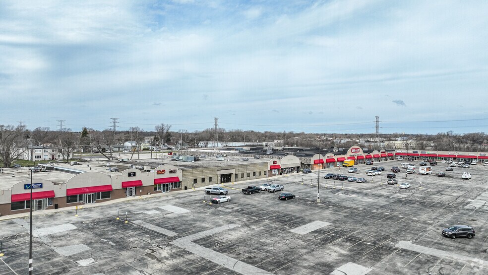 6063-6245 N Teutonia Ave, Milwaukee, WI à louer - Photo principale – Image 3 sur 11