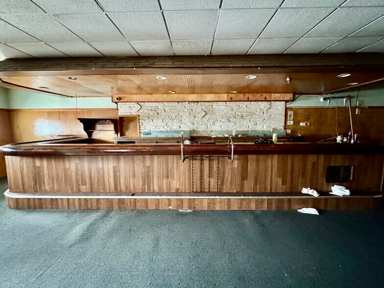 2321 N Michigan Ave, Saginaw, MI à vendre - Photo intérieure – Image 3 sur 12