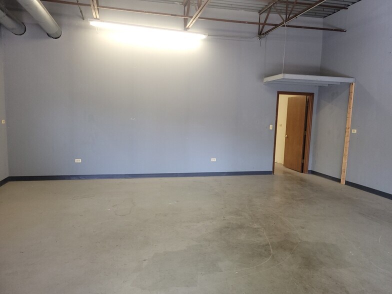 28835 N Herky Dr, Lake Bluff, IL à louer - Photo de l’immeuble – Image 3 sur 6