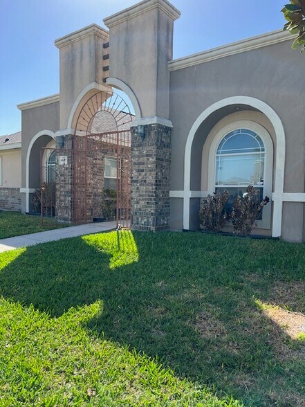 Portfolio of 7 Fourplexes in Pharr portefeuille de 7 biens à vendre sur LoopNet.fr - Photo de l’immeuble – Image 2 sur 7