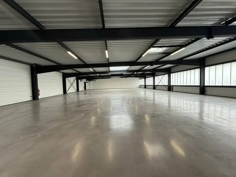 Local d'activités dans Beauvais à vendre - Photo de l’immeuble – Image 3 sur 8