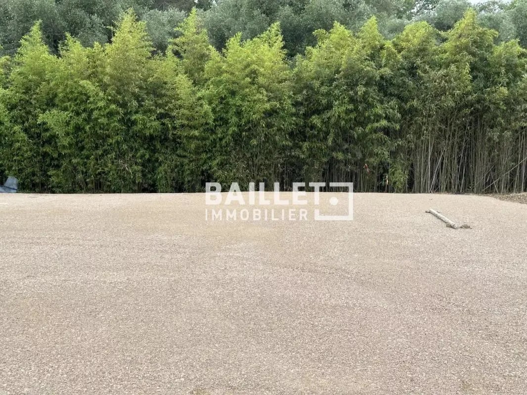 Terrain dans Antibes à louer Photo principale– Image 1 sur 2