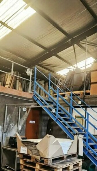 Industriel/Logistique dans Villefranche-sur-Saône à vendre - Photo de l’immeuble – Image 2 sur 2