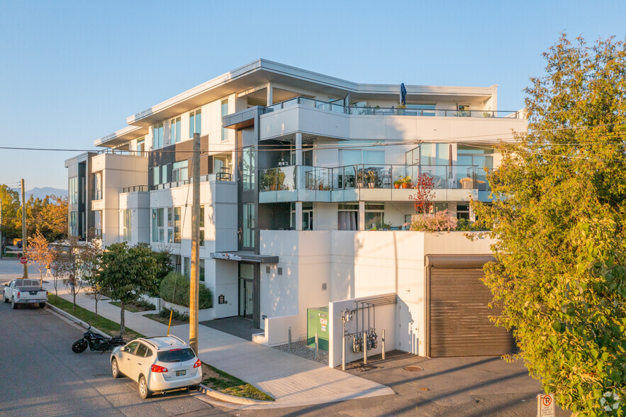 918 Kingsway, Vancouver, BC à vendre - Photo de l’immeuble – Image 3 sur 6