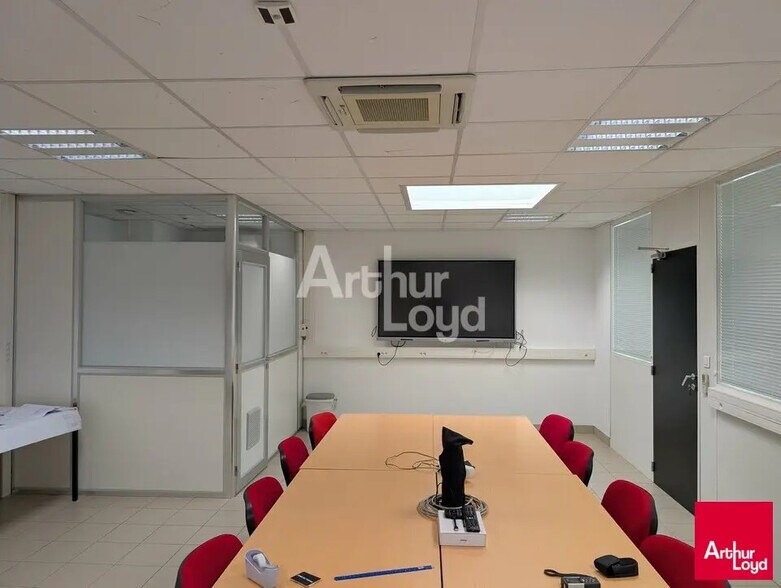 Local d’activités dans Le Rheu à louer - Photo de l’immeuble – Image 3 sur 5