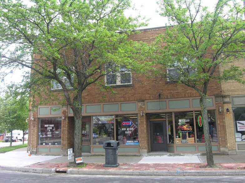 13701 Madison Ave, Lakewood, OH à vendre - Photo de l’immeuble – Image 2 sur 44