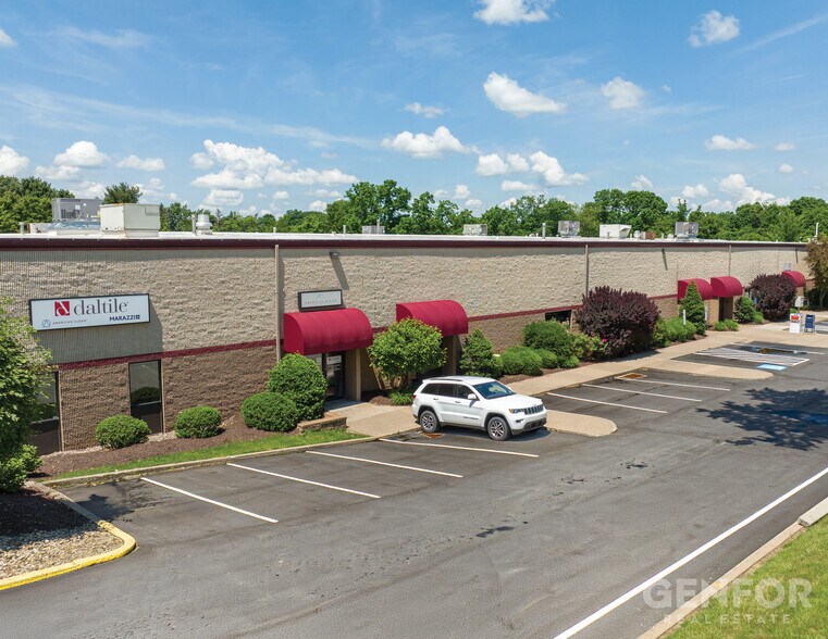 220 Executive Dr, Cranberry, PA à louer - Photo de l’immeuble – Image 3 sur 6
