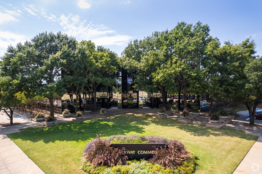 5068 W Plano Pky, Plano, TX à louer - Photo de l’immeuble – Image 1 sur 14