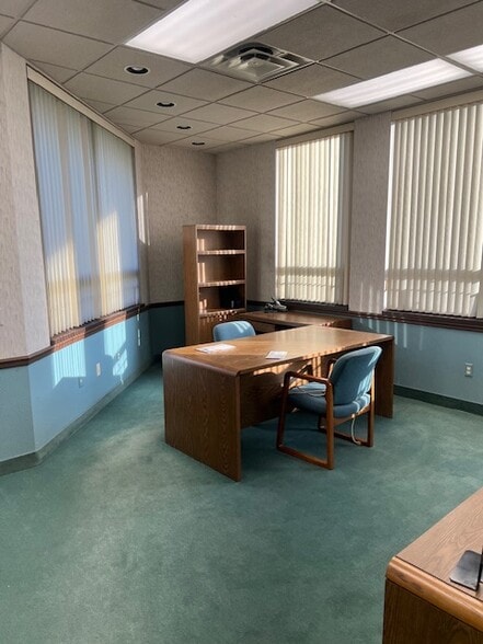 7660-7670 Tyler Blvd, Mentor, OH à louer - Photo intérieure – Image 3 sur 5