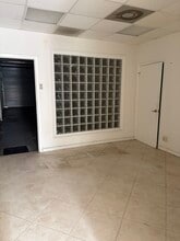 11030 Wiles Rd, Coral Springs, FL à louer Photo de l’immeuble– Image 2 sur 4