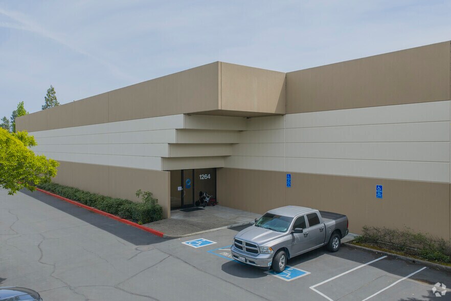 1264 Apollo Way, Santa Rosa, CA à louer - Photo principale – Image 1 sur 8