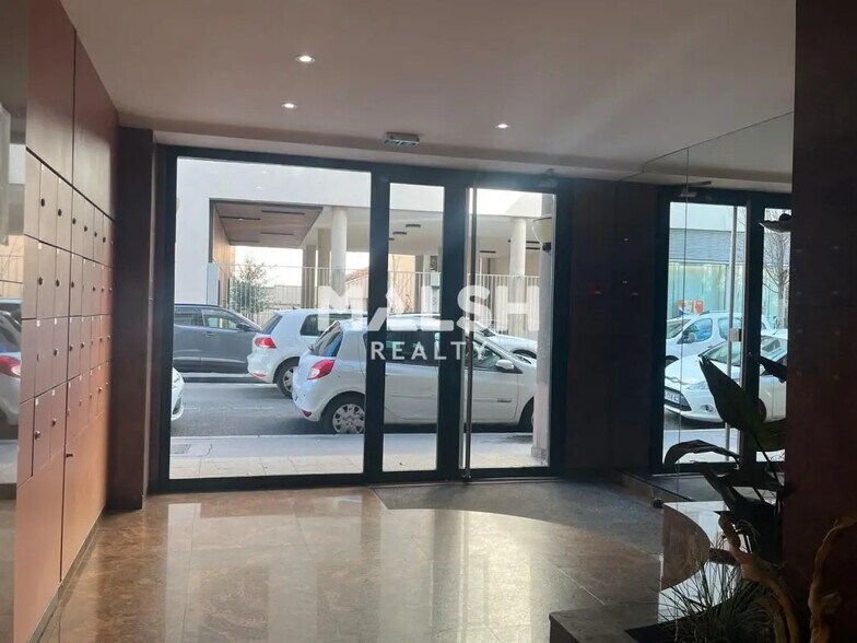 Bureau dans Villeurbanne à louer - Hall d’entrée – Image 2 sur 3