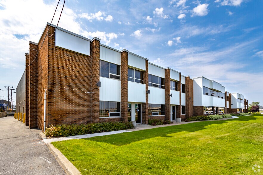 7700-7810 Rte Transcanadienne, Montréal, QC à louer - Photo principale – Image 1 sur 3