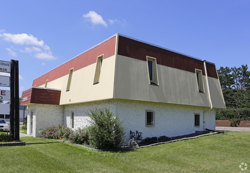 2393 Coon Rapids Blvd NW, Coon Rapids, MN à vendre - Photo de l’immeuble – Image 2 sur 8