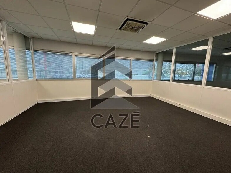 Bureau dans Cenon à louer - Photo intérieure – Image 2 sur 5