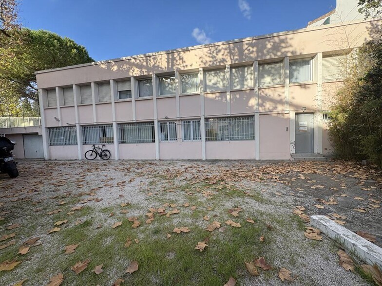 Bureau dans Marseille à louer - Photo de l’immeuble – Image 1 sur 8