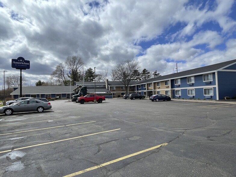 11 E South Ave, Chippewa Falls, WI à vendre - Photo de l’immeuble – Image 3 sur 43