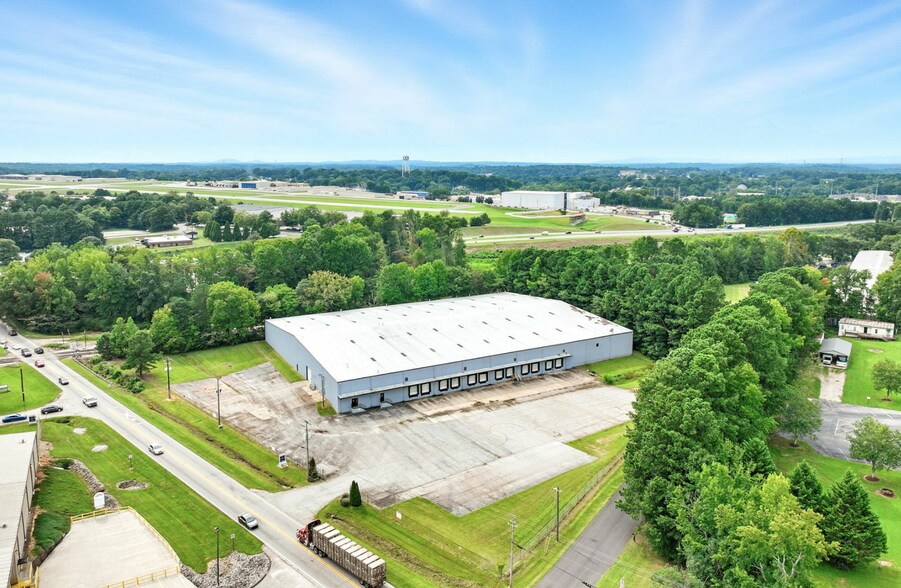 1242 W Ridge Rd, Gainesville, GA à louer - Photo principale – Image 1 sur 10