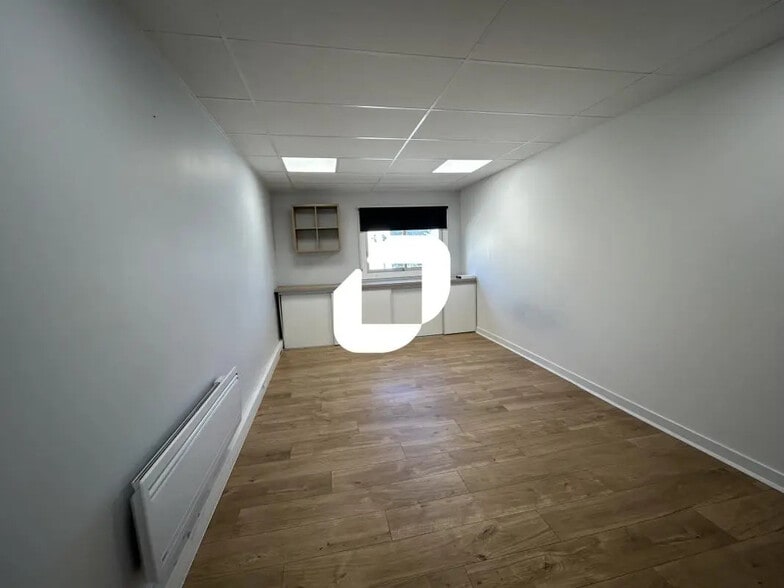 Bureau dans Champigny-sur-Marne à louer - Photo de l’immeuble – Image 3 sur 5