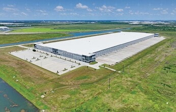 7505 Fisher Rd, Baytown, TX à louer Aérien– Image 2 sur 6