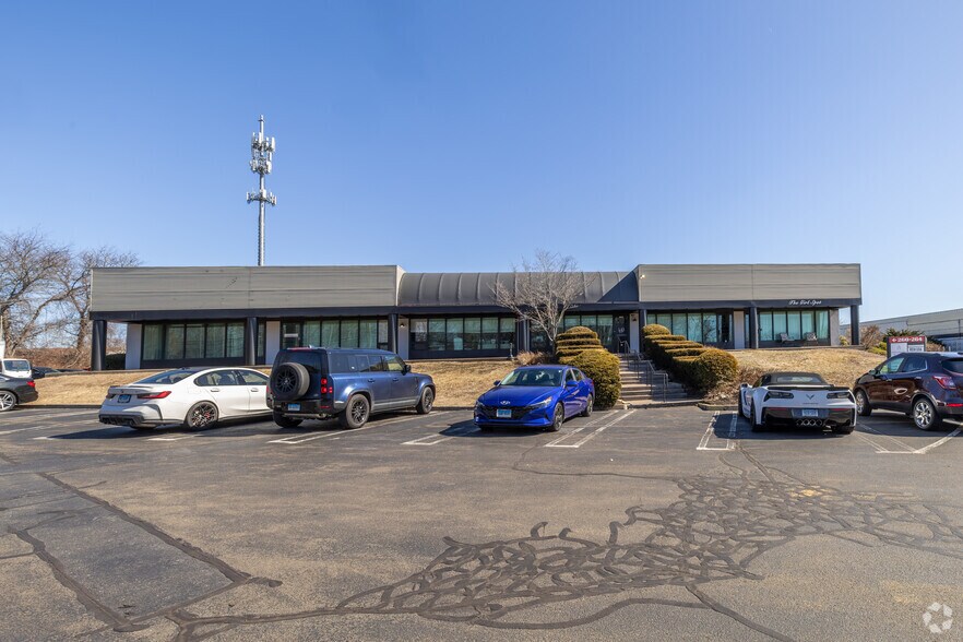 260-264 Quarry Rd, Milford, CT à louer - Photo de l’immeuble – Image 2 sur 6