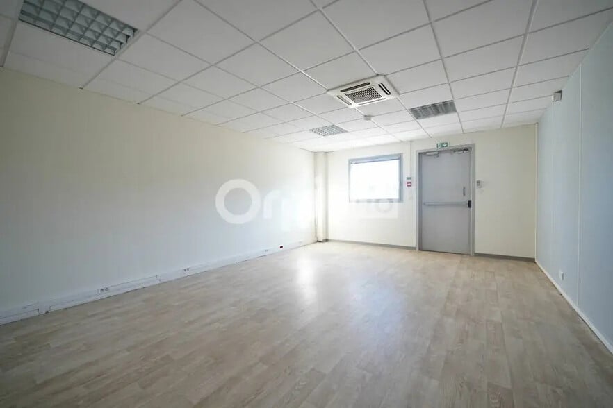 50 Rue Jean Zay, Saint-Priest à louer - Photo de l’immeuble – Image 2 sur 12