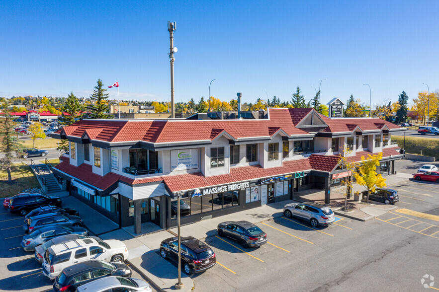 60 Crowfoot Cres NW, Calgary, AB à louer - Photo de l’immeuble – Image 3 sur 7