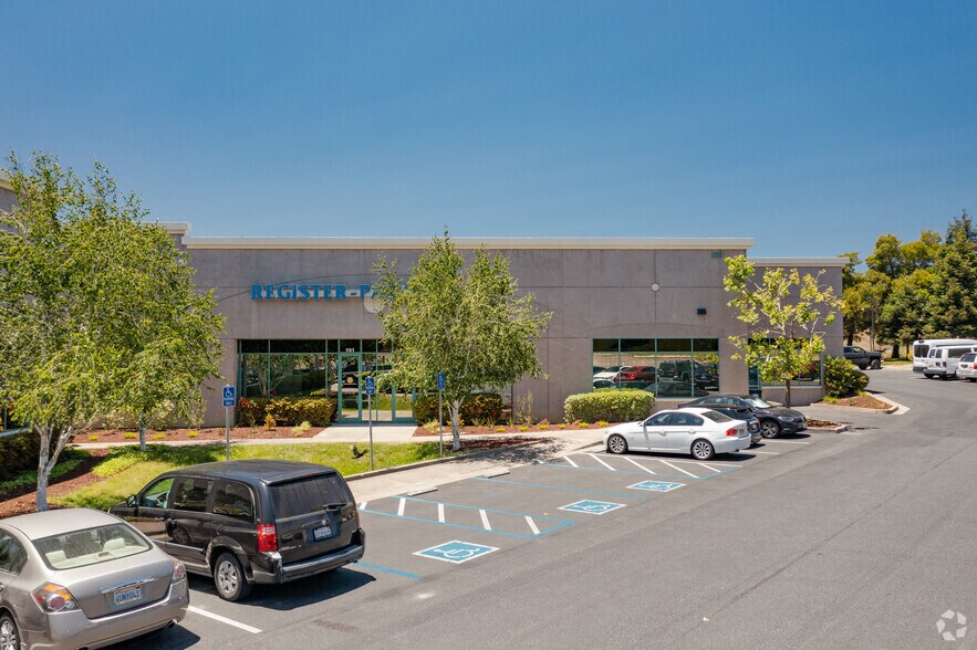 100 Westridge Dr, Watsonville, CA à louer - Photo de l’immeuble – Image 1 sur 7