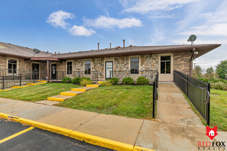 10683 S Saginaw St, Grand Blanc, MI à louer Photo de l’immeuble– Image 1 sur 37