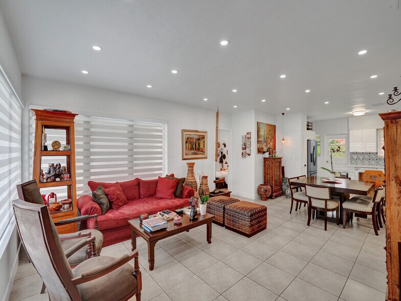 281 NE 112th St, Miami, FL à vendre - Photo intérieure – Image 3 sur 15